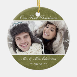 Primer ornamento del navidad del recién casado