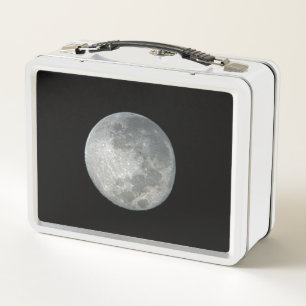 Primer plano de luna llena en el cielo nocturno. F