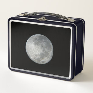 Primer plano de luna llena en el cielo nocturno. F