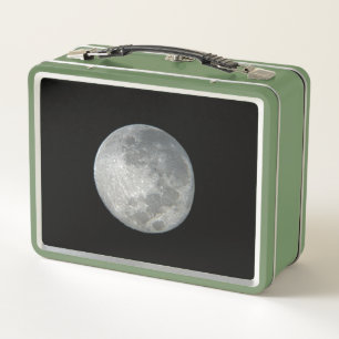 Primer plano de luna llena en el cielo nocturno. F