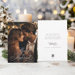 Primera foto de Navidad de Feliz y Casado con Nove<br><div class="desc">Elegante y romántica caligrafía rápida con una foto y texto opcional en la parte posterior. Para una personalización más avanzada de este diseño,  haga clic en el BOTÓN HERRAMIENTA DE DISEÑO AZUL de arriba.</div>