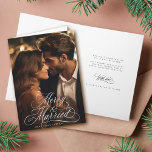 Primera foto de Navidad de Feliz y Casado con Nove<br><div class="desc">Grabado elegante y romántico de caligrafía rápida con foto y texto personalizado en el interior. Para una personalización más avanzada de este diseño,  haga clic en el BOTÓN HERRAMIENTA DE DISEÑO AZUL de arriba.</div>