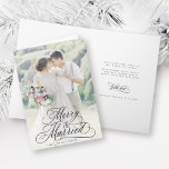 Primera foto de Navidad de Feliz y Casado con Nove<br><div class="desc">Grabado elegante y romántico de caligrafía rápida con foto y texto personalizado en el interior. Para una personalización más avanzada de este diseño,  haga clic en el BOTÓN HERRAMIENTA DE DISEÑO AZUL de arriba.</div>