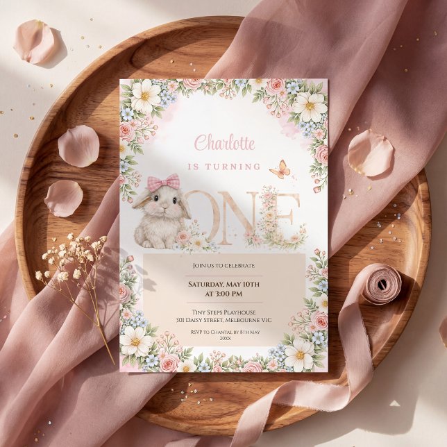 Primera Invitación de Cumpleaños Conejo Floral (Subido por el creador)