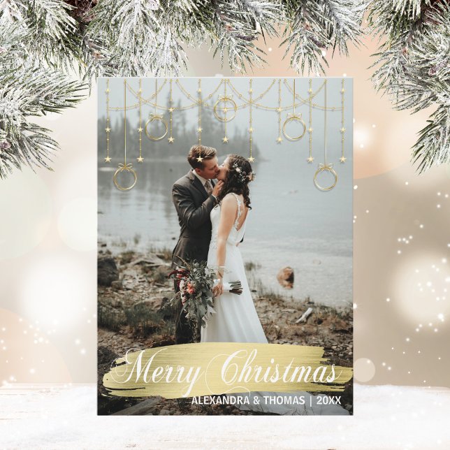 Primera Navidad casada con oro comprometido | FOTO (First Christmas Married Engaged White  PHOTO Holiday Postcard)