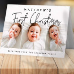 Primera Navidad moderna y simple foto de tres niño<br><div class="desc">El diseño en la parte delantera consiste en una juguetona tipografía cursiva de "Primera Navidad". Añade fotos de su recién nacido por personalizado y añade el nombre del bebé y de la familia. Este diseño es moderno,  moda,  lúdico y divertido.</div>