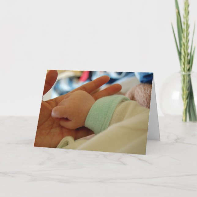 Primera vez que papá sostiene tarjeta de saludo de (Anverso)