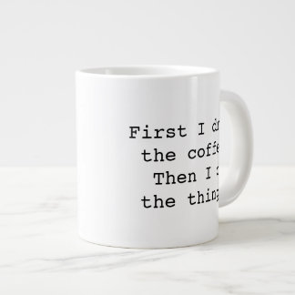 Primero bebo la taza del jumbo del café