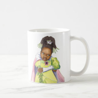 Princesa negra y la taza de los chicas de la rana