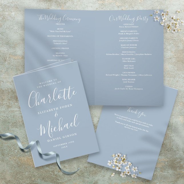 Programa Boda de elegante letra cursiva azul polvoriento (Dusty Blue Elegant Signature Script Wedding Program)