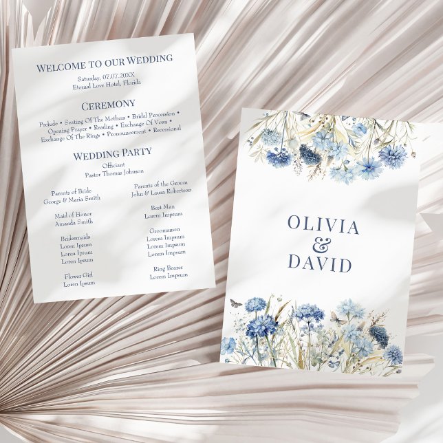 Programa Boho de Boda de Flor Silvestre Azul (Boho French Blue Wildflower Meadow Wedding Program on a sunny dry palm leaf.)