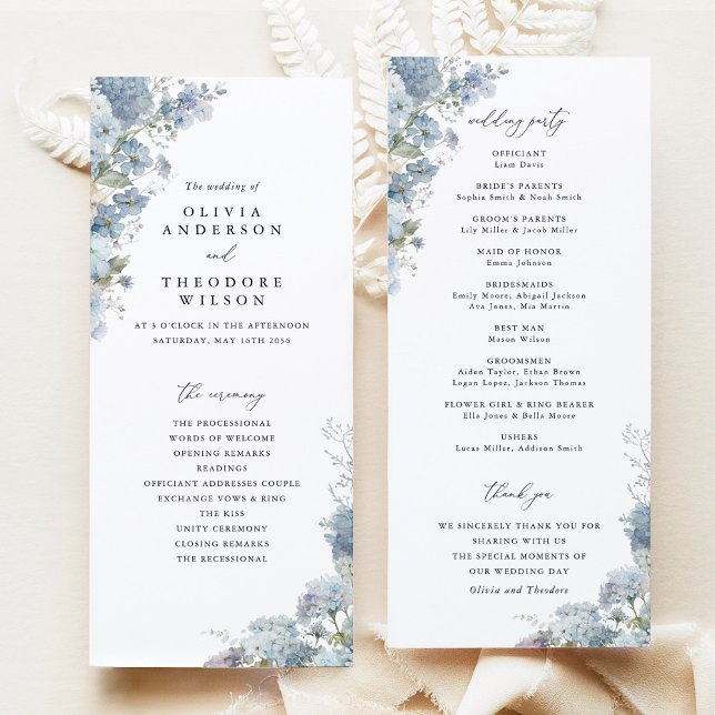 Programa Ceremonia de Boda Floral Acuarela de Azul Polvorie (Dusty blue watercolor floral wedding ceremony program, elegant classic day-of stationery flat lay)