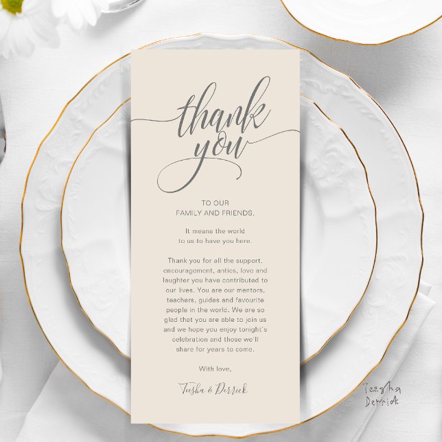 Programa Configuración del lugar de la cena de ensayo - Gra (Modern Script Wedding Guest Dinner Reception Brunch Lunch Thank You Card in Classy Warm Cream Grey)