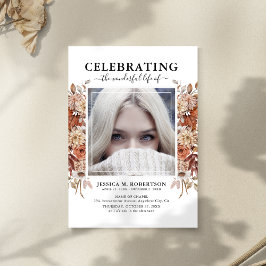 Programa conmemorativo del funeral de la flor otoñ