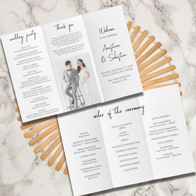 Programa de matrimonio triple de guiones blancos y (Chic Black & White Script Trifold Wedding Program Flyer)
