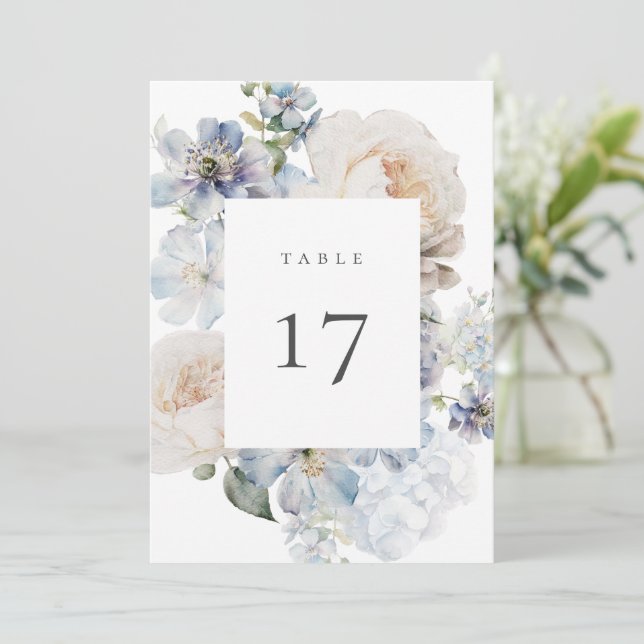 Programa Dusty Blue Garden Floral Table Number Card (Anverso de pie)
