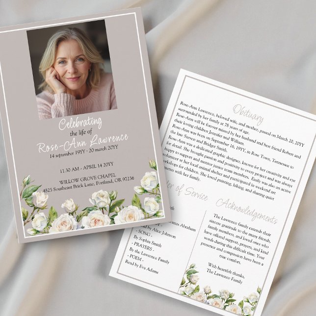 Programa Rosas blancas elegantes taupe funeral plegado (Subido por el creador)