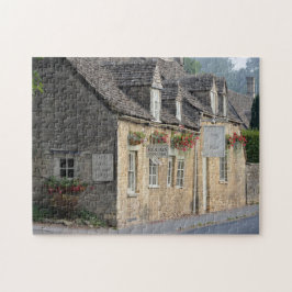 Pub del pueblo en el rompecabezas de Cotswolds