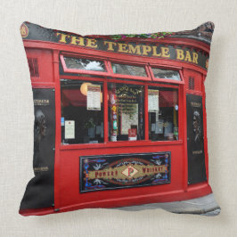 Pub rojo de la barra del templo en la almohada