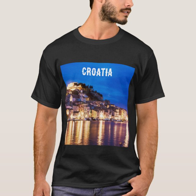 Pueblo croata Sibenik en la camiseta nocturna (Anverso)