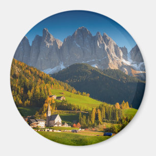 Pueblo de las dolomías en imán redondo de la caída
