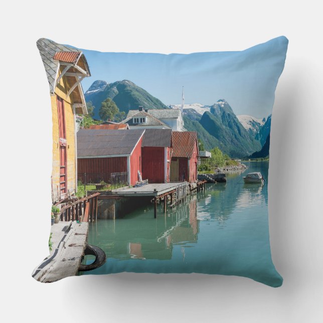 Pueblo y un fiordo en almohada de tiro de Noruega (Anverso)