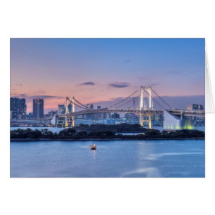 Puente arco iris en crepúsculo