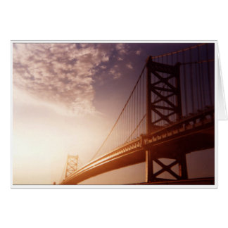 Puente con el cielo brillante