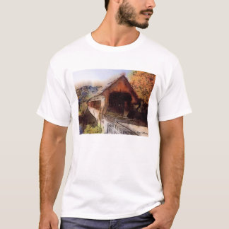 Puente cubierto pintoresco de la camiseta de alta
