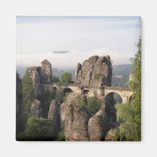 Puente de Bastei en el imán sajón de Suiza