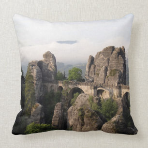 Puente de Bastei en la almohada sajona de Suiza