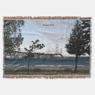 Puente de Mackinac con la manta del tiro de los
