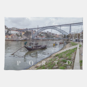 Puente de Porto y toalla de té con vistas al barco