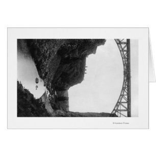Puente de río crudo en foto del centro de Oregón
