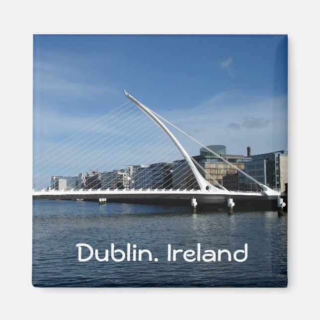 Puente sobre el imán del río Dublín Irlanda (Frente)