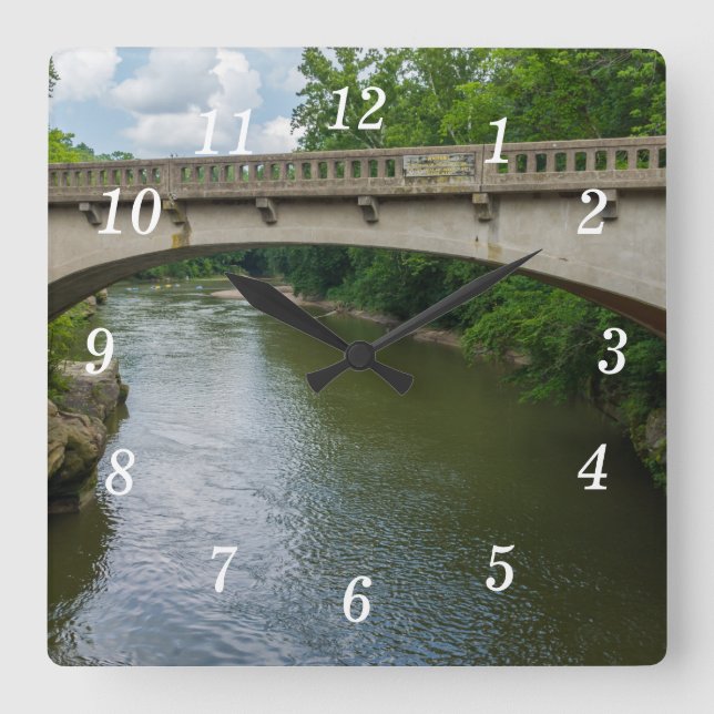 Puente sobre el reloj de pared de la crema de azúc (Anverso)