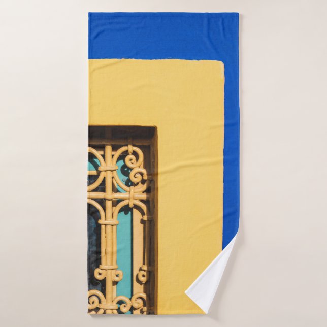 PUERTA DE MADERA MARRÓN CON LA PALANCA DE LA PUERT (Toalla de baño)