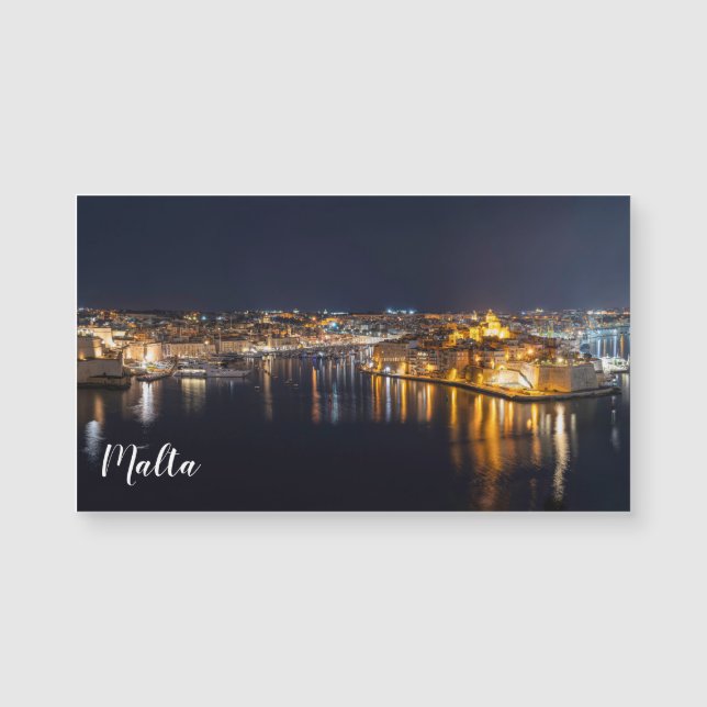 Puerto de Malta iluminado por la noche (Anverso)