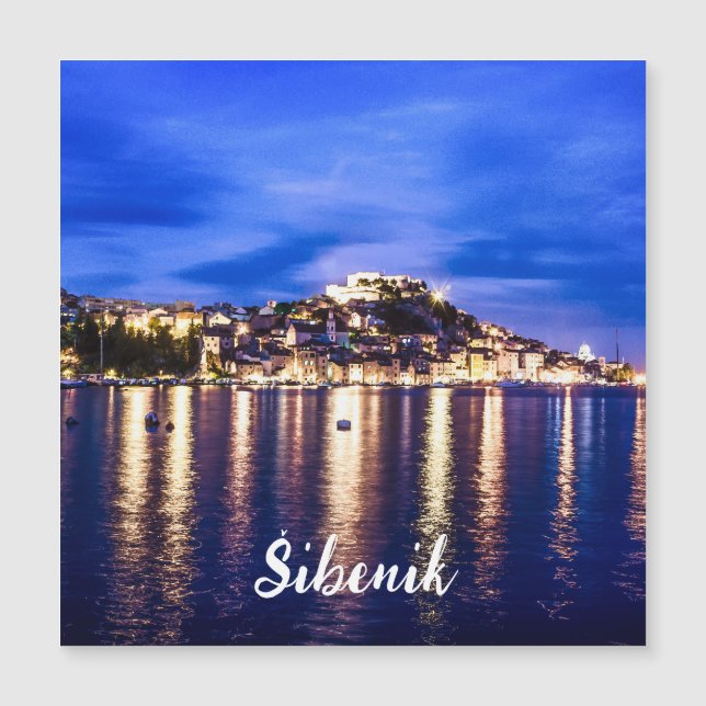 Puerto iluminado en Sibenik, Croacia (Anverso)