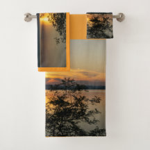 Puesta de sol sobre el lago Balaton, Hungría.