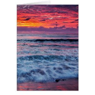 Puesta de sol sobre las olas del océano, Californi