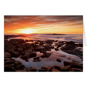 Puesta de sol sobre piscinas de marea