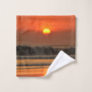 Puesta del sol de la onda del mar de la playa