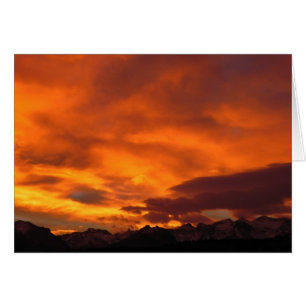 Puesta del sol de rubíes de la montaña