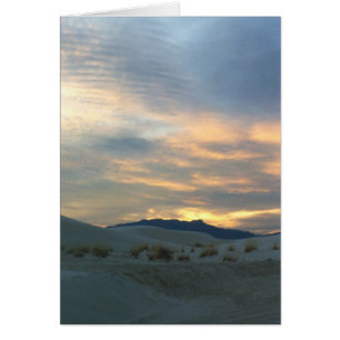 Puesta del sol en las arenas blancas