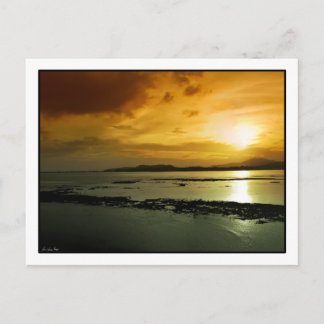 Puesta del sol sobre la postal de Panamá