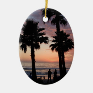 Puesta del sol y ornamento de las ondas de Rocky