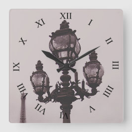 Puesto de luz sobre el reloj puente Pont Alexandre