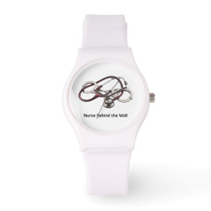 Pulsera Enfermera detrás del reloj del blanco de la pared