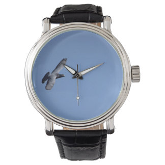 Pulsera La paloma de la casa en un reloj de vuelo